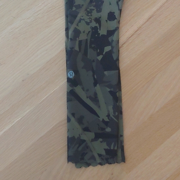 Lululemon Tight Stuff Tight Size 4 Pop Cut Fatigue Green Black Camo - Picture 6 of 11
